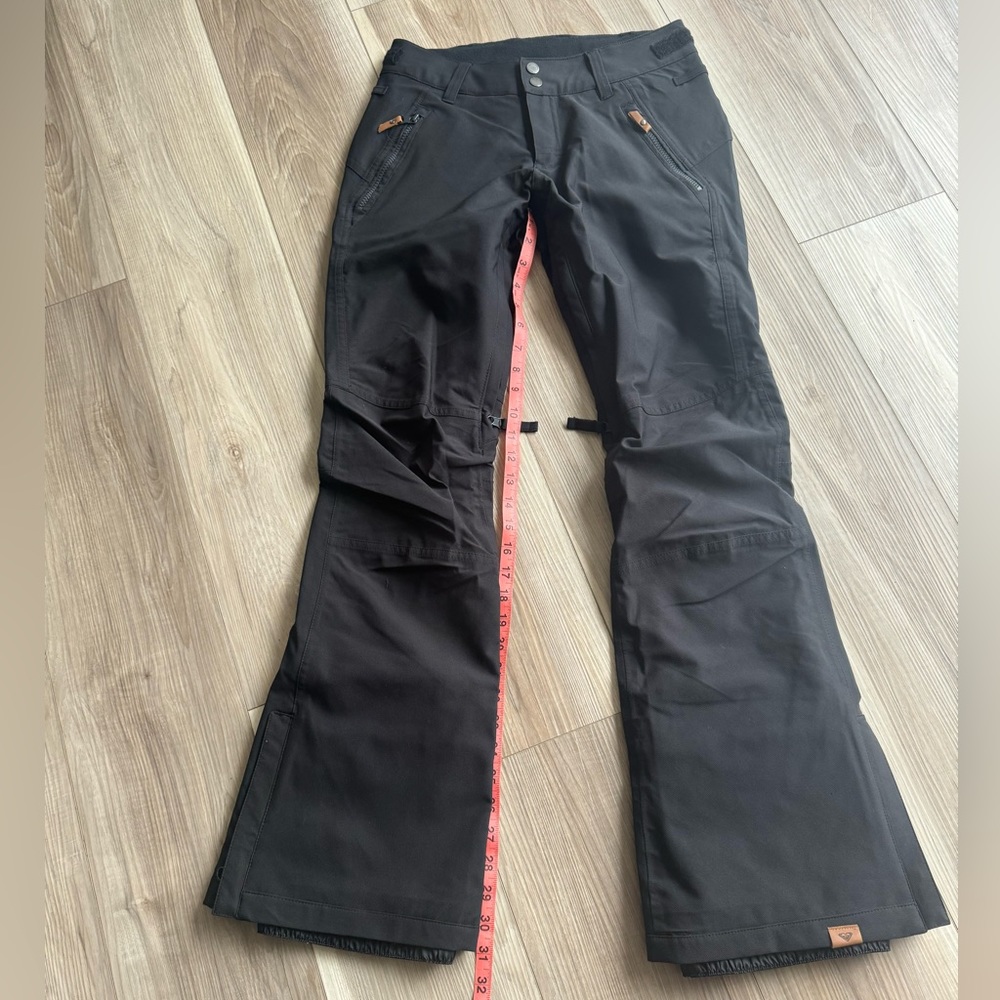 Roxy snow pants, excellent condition!  Size small.